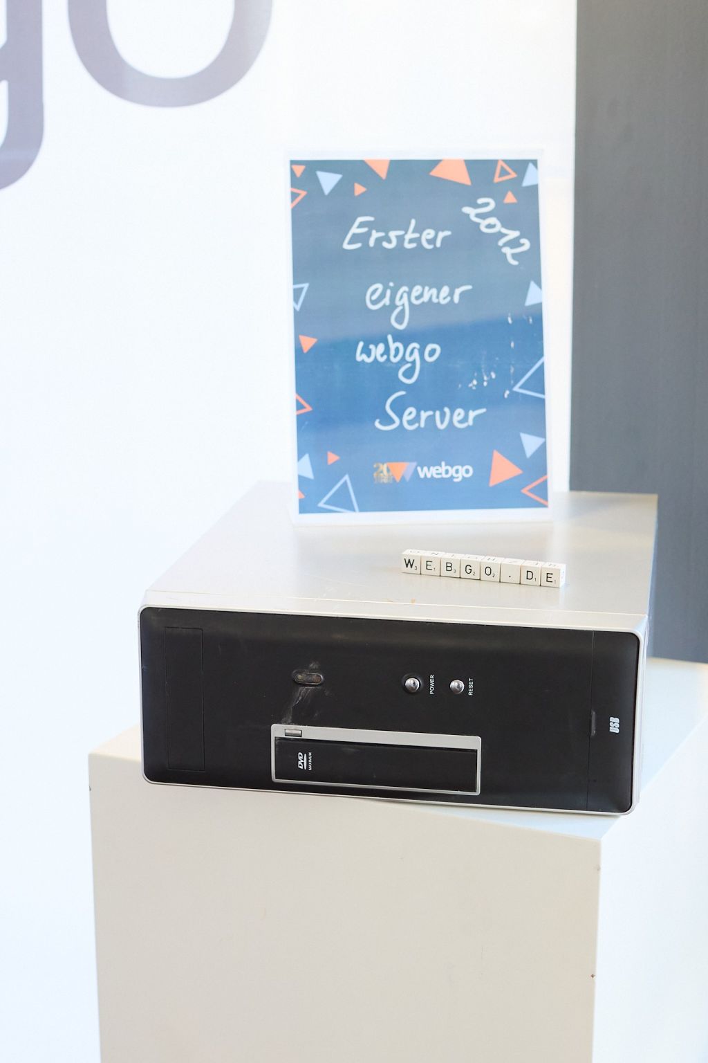 Auf dem Bild zu sehen: der erste eigene webgo Server aus dem Jahr 2012.