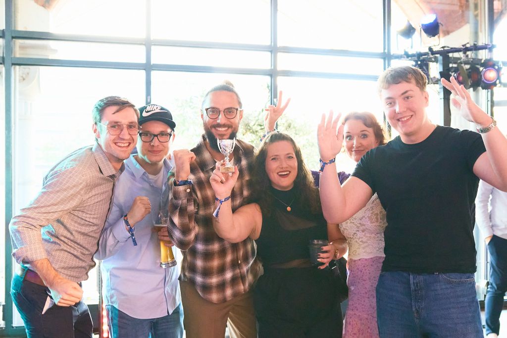 Auf dem Bild zu sehen: Das Team, welches Platz 2 erzielen konnte!.