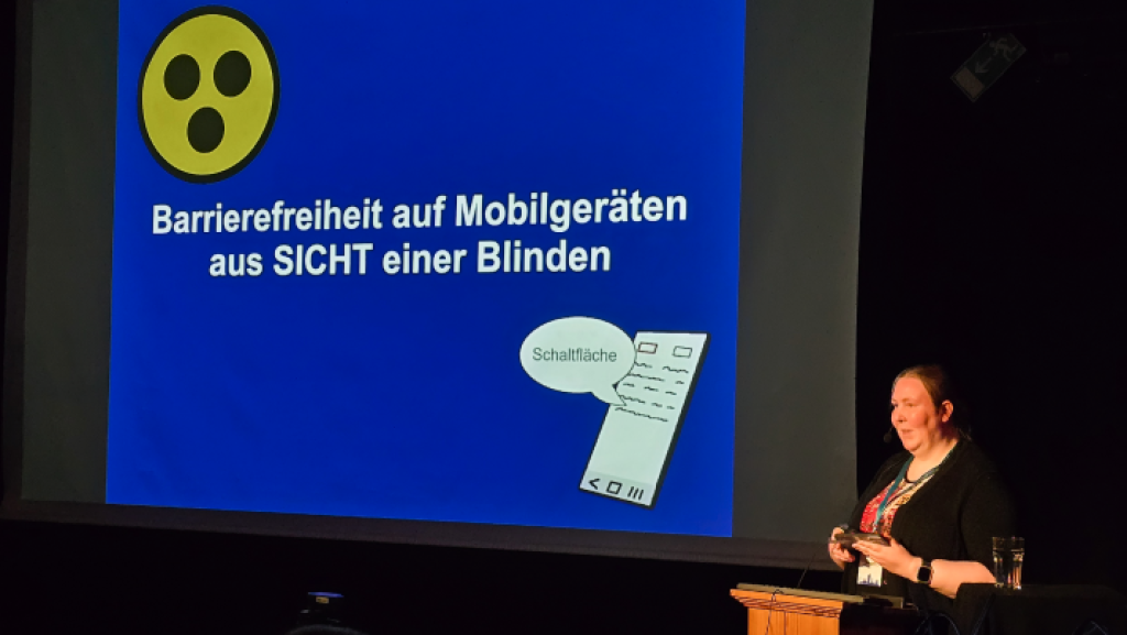 Vortrag von Manuela Grunert über Barrierefreiheit auf Mobilgeräten aus Sicht einer blinden Nutzerin beim WordCamp Leipzig 2025 mit großer, kontrastreicher Präsentationsfolie.