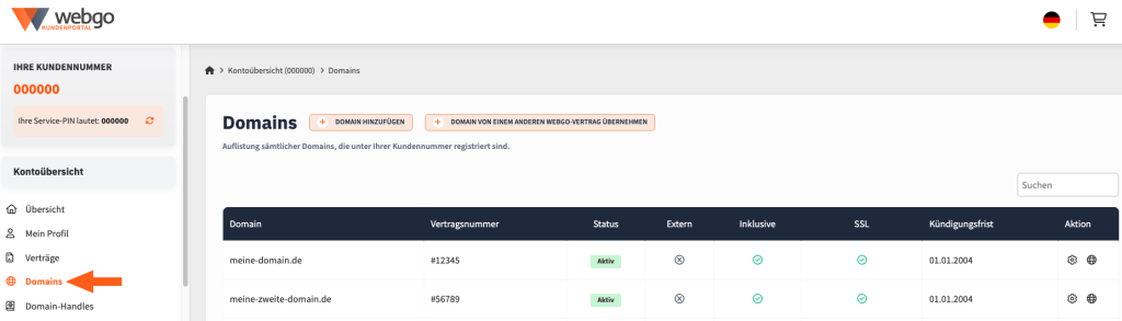 webgo Kundenportal Domain&uuml;bersicht mit Liste aktiver Domains, Status, SSL, Vertragsnummern und Navigationspunkt &bdquo;Domains&ldquo; hervorgehoben in der Seitenleiste.