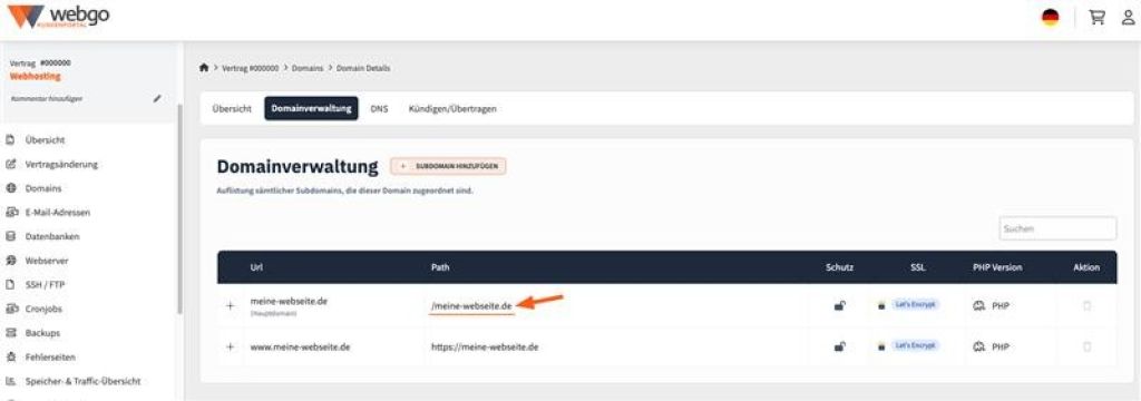 Screenshot aus dem webgo Kundenportal. Über die Domain-Übersicht können Sie den Verzeichnispfad Ihrer Domain einsehen. Dafür muss man über das Vertragsmenü auf "Domains", und dann auf "Domainverwaltung". Hier sind die Domains aufgeführt und der Pfad steht neben der Domain.